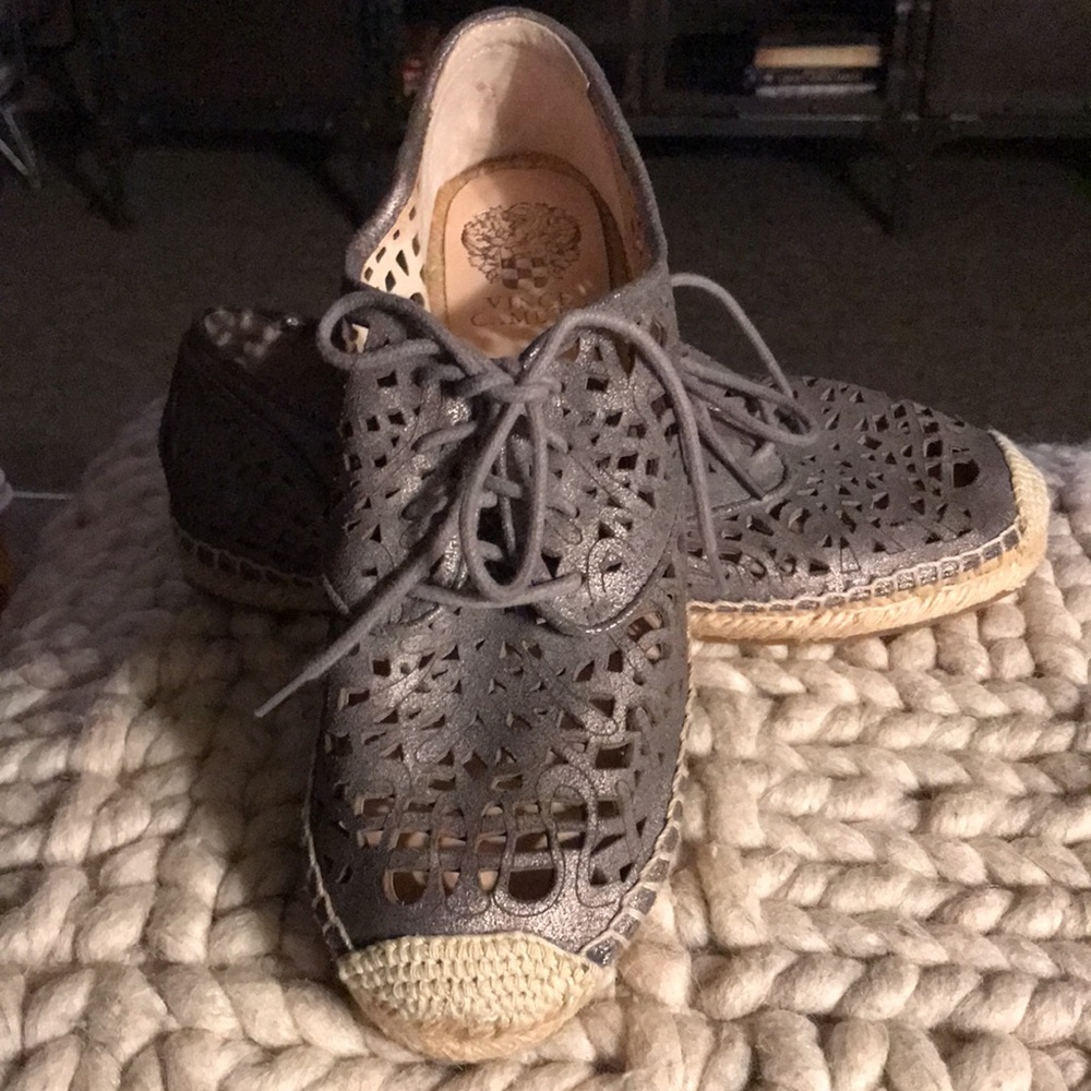 Vince Camuto size 9 leather shoe/sneaker